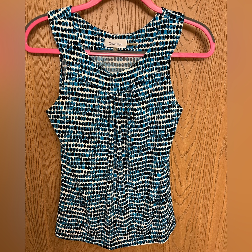 Calvin Klein Women's Printed Sleeveless Pleated-Neck Top